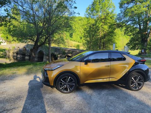 TEST Toyota C-HR PREMIERE